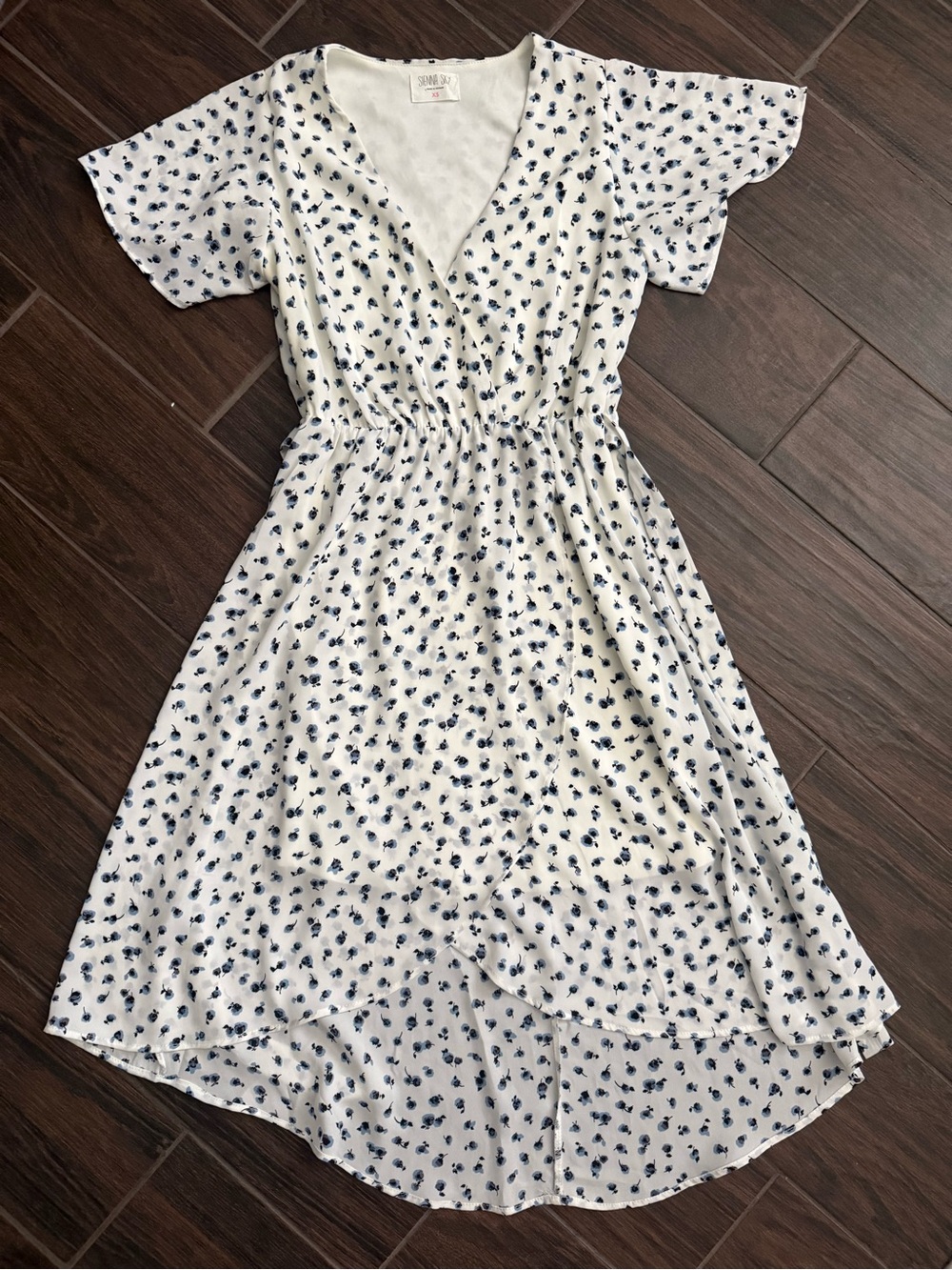 🪼Sienna Sky White Dress with Navy Floral High-Low Hem